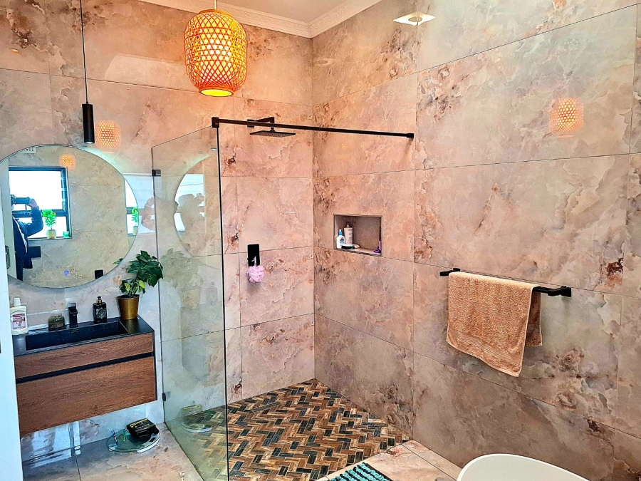 4 Bedroom Property for Sale in Welgelegen 3 Western Cape